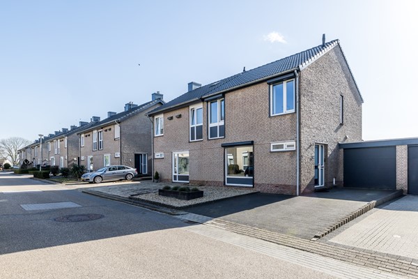 Foto - Te koop: Instapklare gemoderniseerde geschakelde 2 onder 1 kap woning in Simpelveld